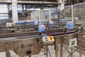 Dây chuyền sản xuất thực phẩm đang chạy